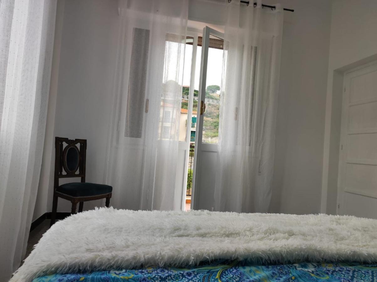 Appartamento Vicino Al Mare Con Parcheggio Riva Ligure Luaran gambar