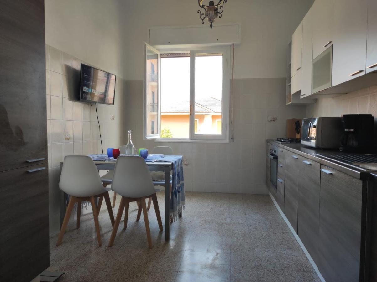 Appartamento Vicino Al Mare Con Parcheggio Riva Ligure Luaran gambar