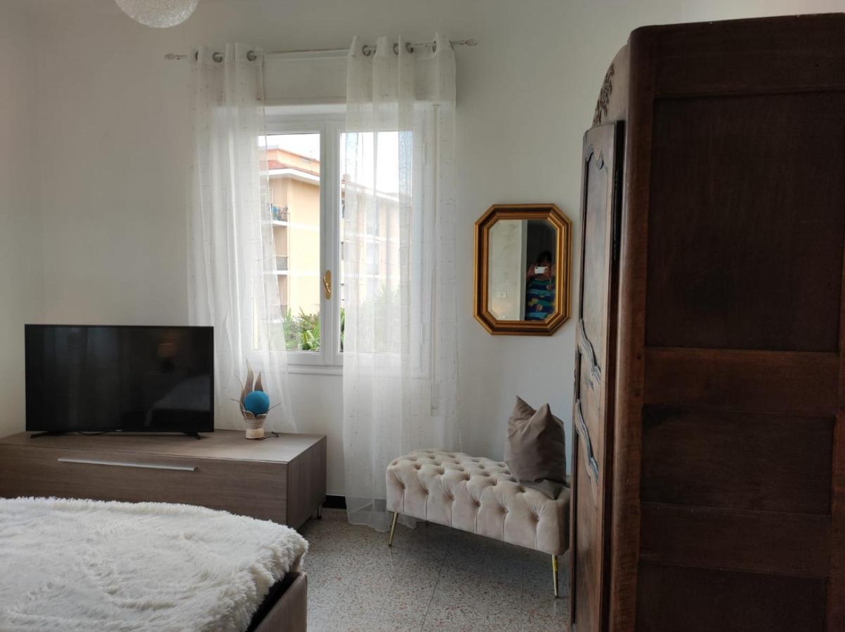 Appartamento Vicino Al Mare Con Parcheggio Riva Ligure Luaran gambar
