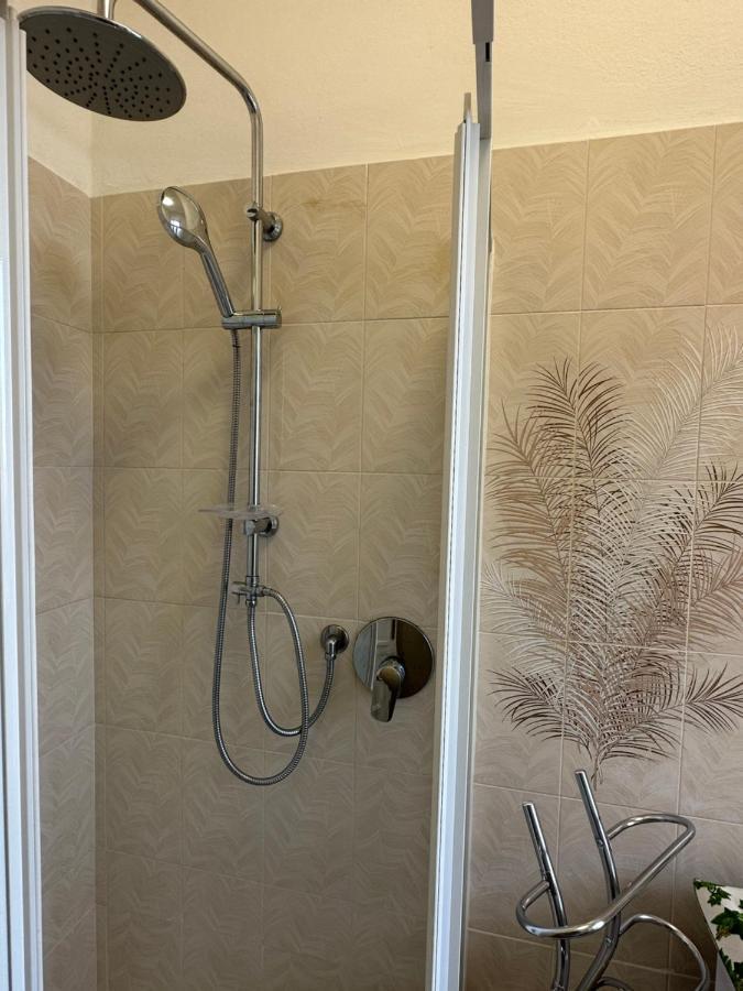 Appartamento Vicino Al Mare Con Parcheggio Riva Ligure Luaran gambar